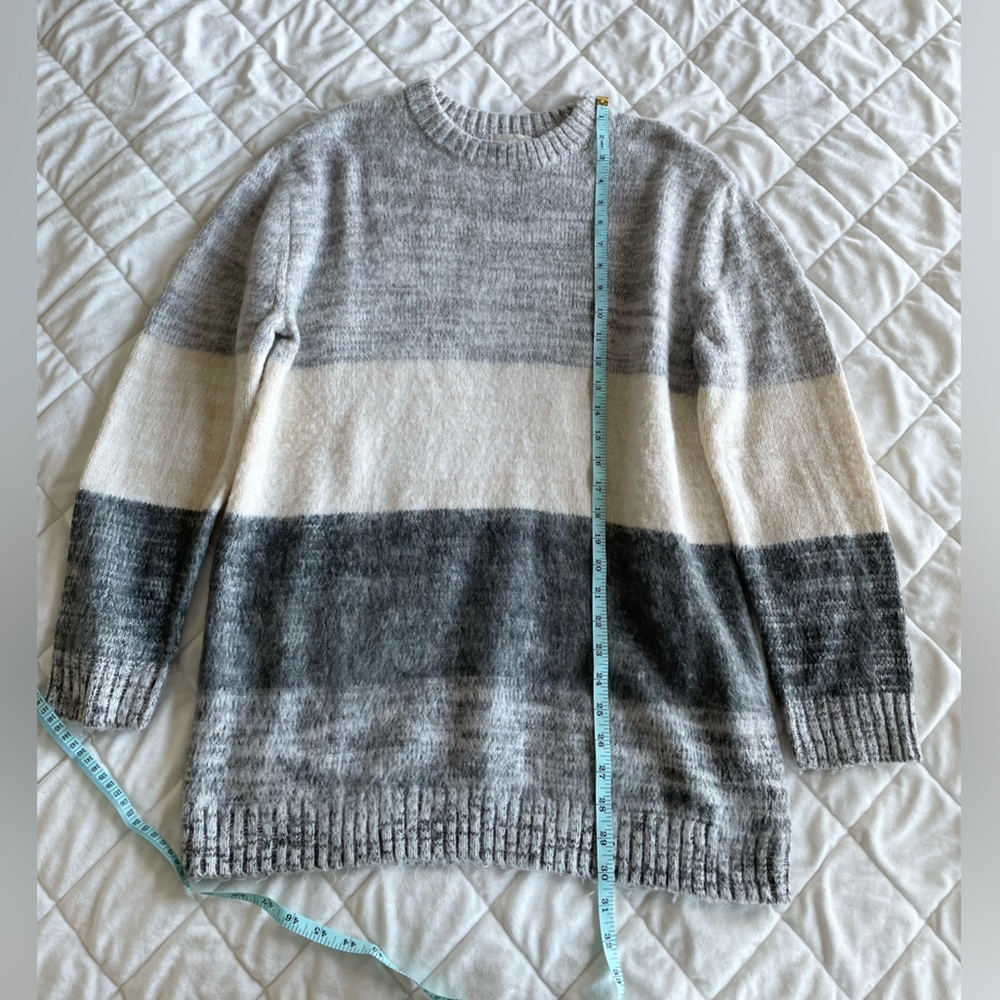 Universal Thread Grey/Cream Color Block Sweater - image 4